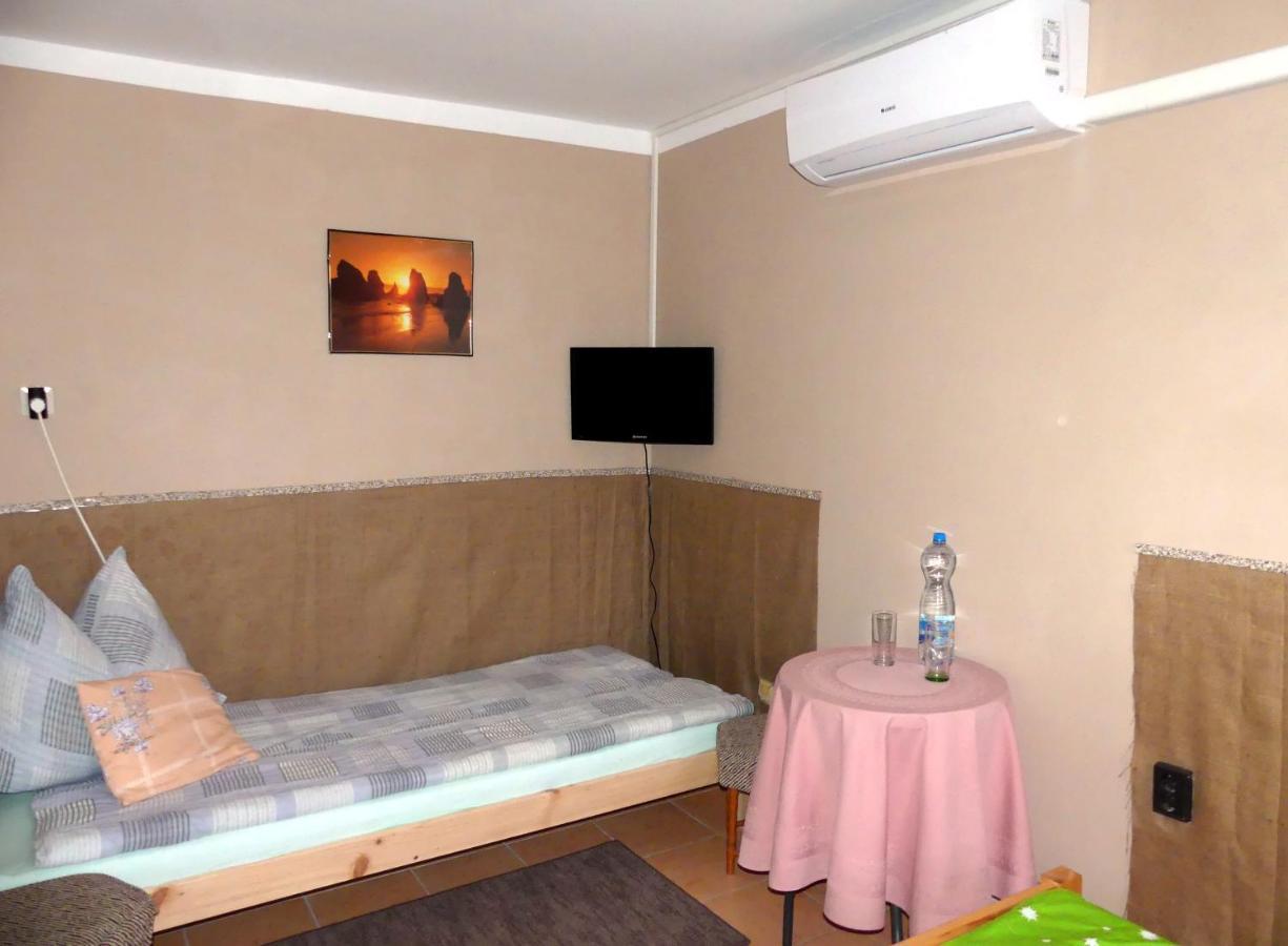 Appartement Hepphaz à Harkány Extérieur photo